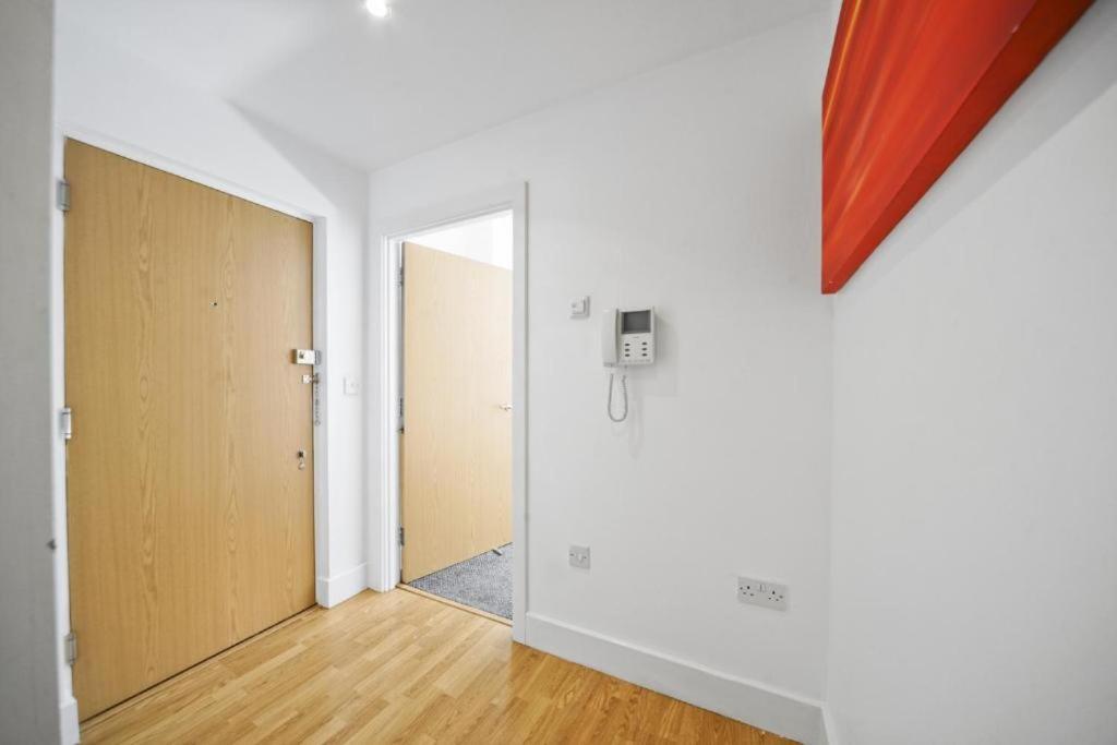 Marx Stylish 1-bed Near Bridge & Tower Bridge - Great Location With Free Parking * Londra